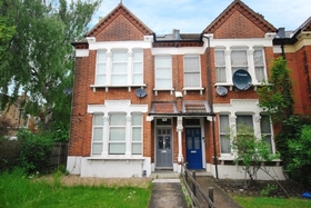 2 bedroom Flat for s...